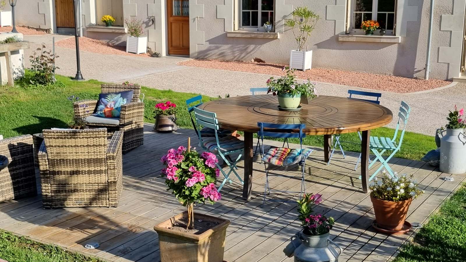 Terrasse Place des Cool Heures à La Mag'Audière